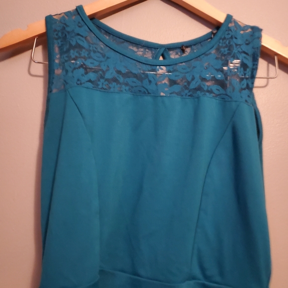 LOT OF 2 - U2B Red/Blue Shirt - Size M (read description) - Picture 8 of 12